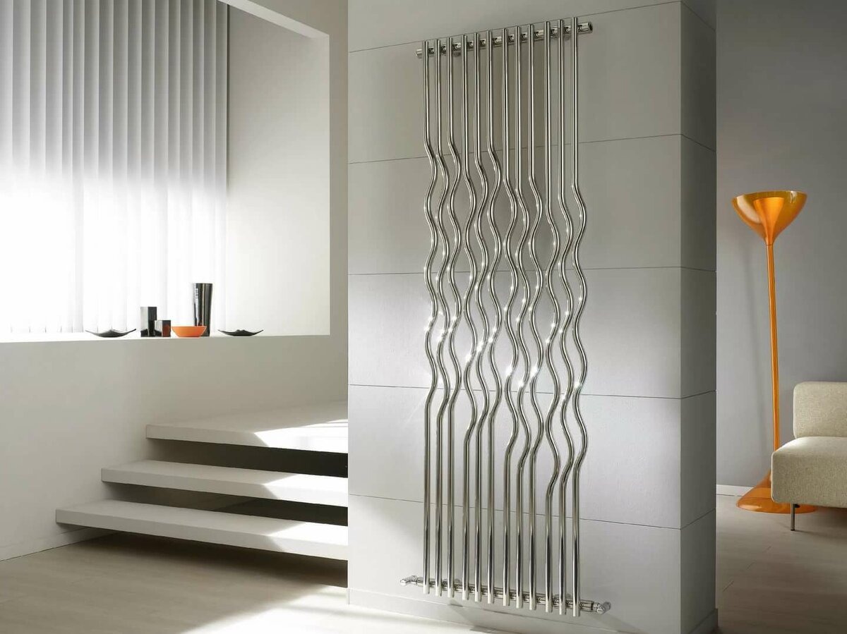 dizajnerskij vertikalnyj radiator otopleniya