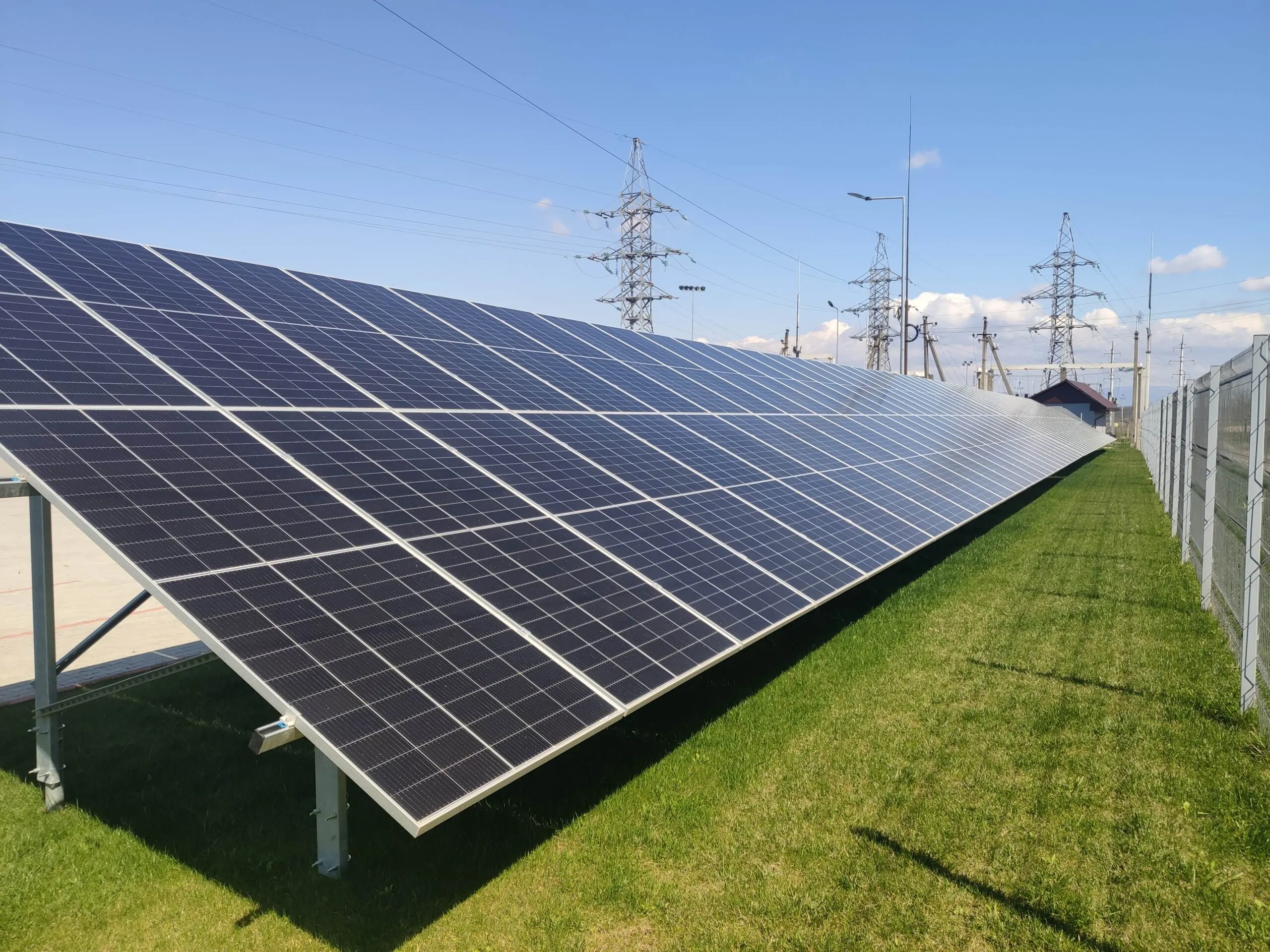 foto sonyachna elektrostancziya dlya sportyvnogo kompleksu solensi scaled